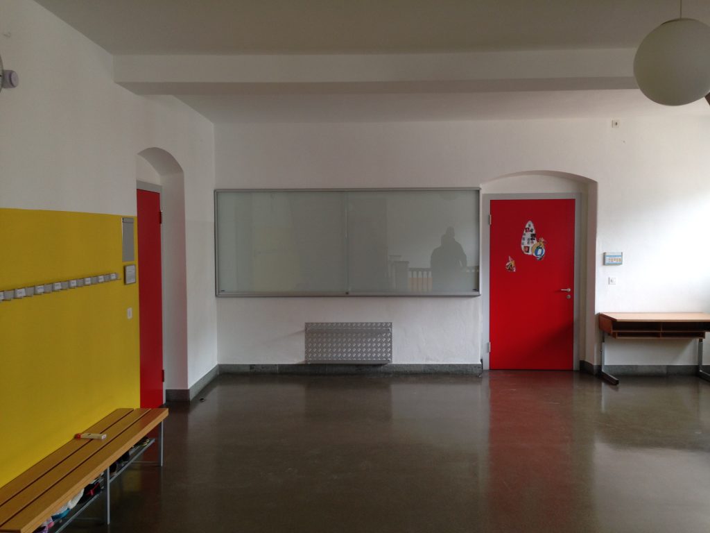 Schulhaus-Schaukasten